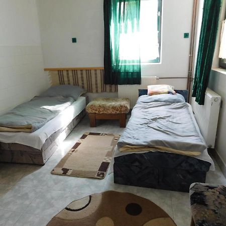 Huta Vendeghaz Hotell Kishuta Exteriör bild