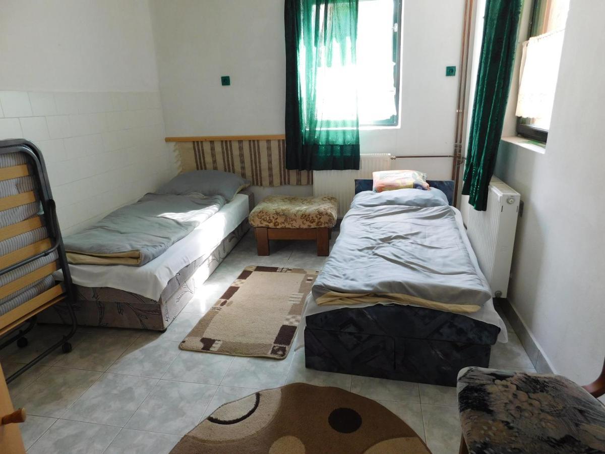Huta Vendeghaz Hotell Kishuta Exteriör bild